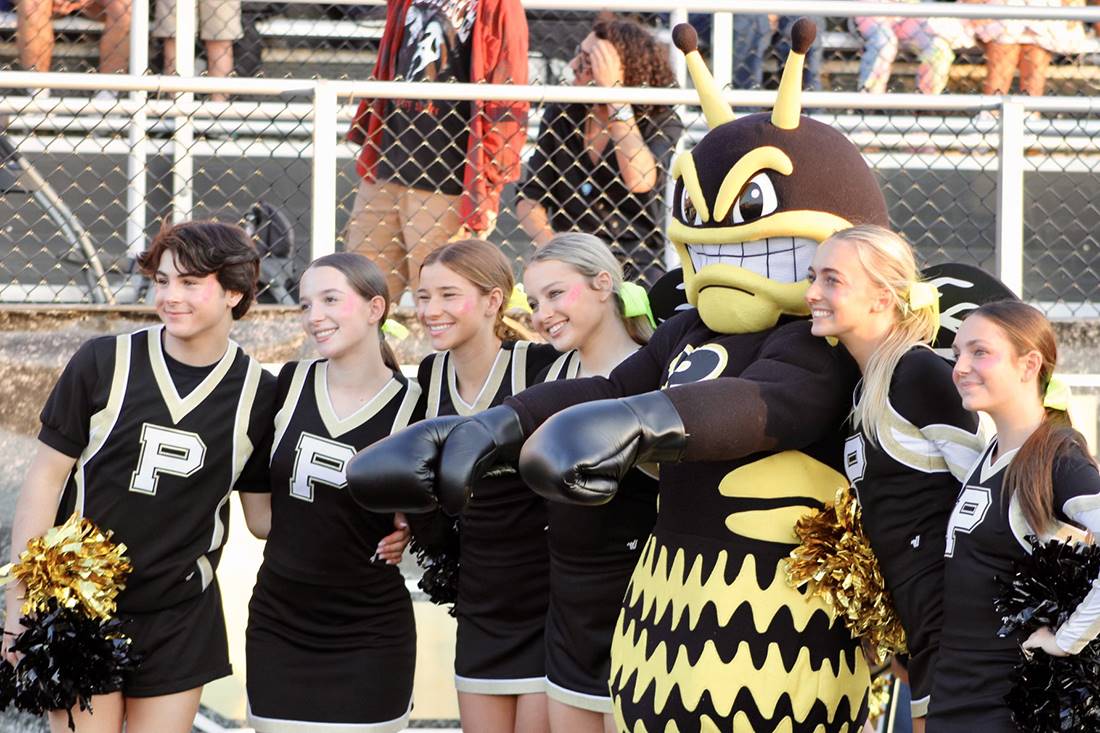 cheerleaders with Buzz mascot