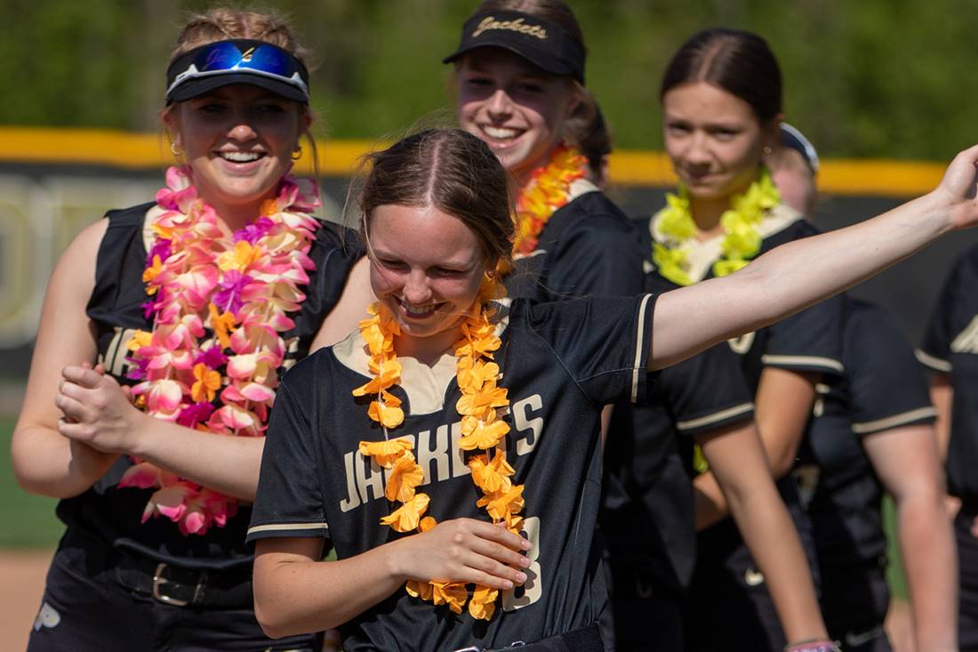 softball players smiling